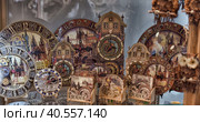 Souvenirs with a view of famous Prague clock (2015 год). Редакционное фото, фотограф Анна Кривицкая / Фотобанк Лори