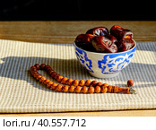 The first meal, Muslim fast Eid al, Uraza. Стоковое фото, фотограф Ирина Кононова / Фотобанк Лори