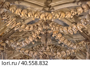Czech Republic. Skulls and bones in the ossuary in Kutna Hora. Close up detailed view of Sedlec Ossuary, Church of Bones in Kutna Hora, decorated with real human skeleton bones. (2016 год). Редакционное фото, фотограф Анна Кривицкая / Фотобанк Лори
