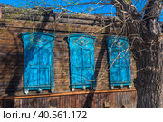 Window with wooden shutters (2018 год). Стоковое фото, фотограф Анна Кривицкая / Фотобанк Лори