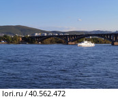 Красноярск - теплоход "Купрян" идет по Енисею (2023 год). Редакционное фото, фотограф Максим Гулячик / Фотобанк Лори