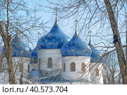 Dome St. George's monastery in Veliky Novgorod, orthodox Christian Church. The Orthodox religion of Russia. Monastery's oldest Church buildings in Russia in 1030 year. White Church with blue domes. (2012 год). Редакционное фото, фотограф Анна Кривицкая / Фотобанк Лори