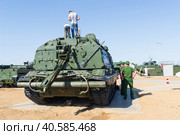 Средняя Ахтуба, Волгоградская область, Россия. Модернизированная самоходная гаубица 2С19М Мста-С в парке Патриот, выставка военной техники, артиллерия. (2021 год). Редакционное фото, фотограф Андрей Цыганков / Фотобанк Лори