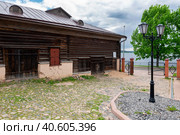 Деревянный Амбар с мышами, Город Мышкин, Нагорная улица, Ярославская область (2022 год). Стоковое фото, фотограф Pukhov K / Фотобанк Лори