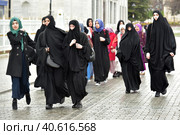 Unidentified Turkish women in traditional Islamic clothing on the streets of the city (2018 год). Редакционное фото, фотограф Анна Кривицкая / Фотобанк Лори