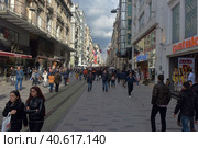 Istiklal Street - one of the most popular pedestrian streets in Istanbul, located in the Beyoglu district (2018 год). Редакционное фото, фотограф Анна Кривицкая / Фотобанк Лори