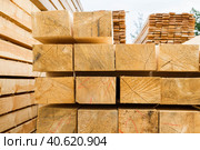 Wooden beams on the basis of an open construction. Стоковое фото, фотограф Виктория Подгорная / Фотобанк Лори