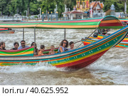 Tourists boats on Chao Phraya river, , Thailand. Bangkok City is nicknamed Asian Venice. (2018 год). Редакционное фото, фотограф Анна Кривицкая / Фотобанк Лори