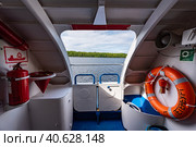 Корабль на подводных крыльях «Метеор» на маршруте Петрозаводск-Кижи. Входная галлерея. (2023 год). Редакционное фото, фотограф Свитич Олег / Фотобанк Лори