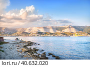 Солнечный порт,Черное море на закате, набережная Адмирала Серебрякова, Краснодарский край, Новороссийск (2022 год). Стоковое фото, фотограф Baturina Yuliya / Фотобанк Лори