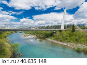 Millenium bridge over Moraca river view, Podgorica (2023 год). Стоковое фото, фотограф Валерия Лузина / Фотобанк Лори