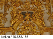 Gold stucco on the walls of the palace (2012 год). Редакционное фото, фотограф Анна Кривицкая / Фотобанк Лори