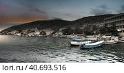 Крымский полуостров, бухта Балаклава, Горный ландшафт, морская пристань, курортная зона (2018 год). Редакционное фото, фотограф виктор химич / Фотобанк Лори