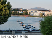 View of Nizhny Kaban Lake from embankment, Kazan, Russia (2023 год). Редакционное фото, фотограф Ирина Кононова / Фотобанк Лори