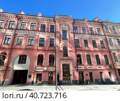 Арбатский пер., 2/6, Москва, Россия .Доходный дом В. К. Тишенинова, 1860 год (2023 год). Редакционное фото, фотограф Овчинникова Ирина / Фотобанк Лори