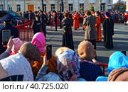 Пасха. Встреча благодатного огня около Золотых ворот. Город Владимир (2023 год). Редакционное фото, фотограф Макаров Алексей / Фотобанк Лори