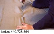 The boy cut the spring mattress with a knife. Spring block and foam lining. Стоковое видео, видеограф Андрей Знаменский / Фотобанк Лори