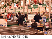 Russia, St. Petersburg, 01,03,2014 People at the checkout in the supermarket. Редакционное фото, фотограф Анна Кривицкая / Фотобанк Лори
