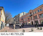 Историческое здание по адресу: улица Арбат, дом 25/36, Музей истории телесных наказаний. Россия, город Москва (2023 год). Редакционное фото, фотограф Овчинникова Ирина / Фотобанк Лори