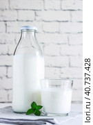 Organic probiotic milk kefir drink or yogurt in glass containers,on the white grey background. Gut health. Probiotic cold fermented dairy drink. Trendy food and drink. Copy space. Стоковое фото, фотограф Tatiana Syrtseva / Фотобанк Лори