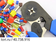 Инструмент для обжимки металлических наконечников НШВИ на медные электрические монтажные провода. Стоковое фото, фотограф Нелик Дулатов / Фотобанк Лори