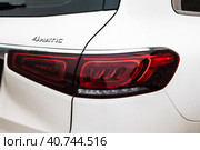 Closeup of rear red taillight on white suv. Back lights of modern car. Стоковое фото, фотограф Константин Григорьев / Фотобанк Лори