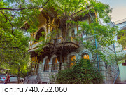 Yalta, Crimea  House where Lesya Ukrainka lived in 1897 (architect P.K. Terebenev) (2020 год). Редакционное фото, фотограф Анна Кривицкая / Фотобанк Лори