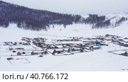 Горный Алтай зимой: деревня Оро. Вид с воздуха. Altai mountains in winter: Oro village. Aerial view. (2022 год). Стоковое видео, видеограф Евгений Романов / Фотобанк Лори