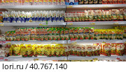 Packaging mayonnaise on supermarket shelves (2018 год). Редакционное фото, фотограф Анна Кривицкая / Фотобанк Лори