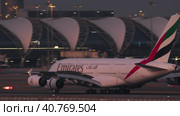 Emirates braking after landing (2023 год). Редакционное видео, видеограф Игорь Жоров / Фотобанк Лори