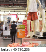 07/15/2016, USA, NEW YORK CITY: inside of Old Navy store in New York. Old Navy is an American clothing and accessories retailer owned by American multinational corporation Gap Inc. Редакционное фото, фотограф Анна Кривицкая / Фотобанк Лори
