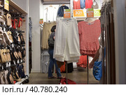 07/15/2016, USA, NEW YORK CITY: inside of Old Navy store in New York. Old Navy is an American clothing and accessories retailer owned by American multinational corporation Gap Inc. Редакционное фото, фотограф Анна Кривицкая / Фотобанк Лори