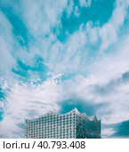 Hamburg, Germany - June 9, 2019: Top view of Elbphilharmonie against blue sky located in hafencity district, Hamburg, Germany. Стоковое фото, фотограф Igor Tichonow / Фотобанк Лори