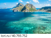 An aerial view of Corong beach with blue lagoon, El Nido, Palawan, Philippines (2019 год). Стоковое фото, фотограф Igor Tichonow / Фотобанк Лори
