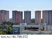 Krasnogorsk, Russia - 24 July. 2021. Modern high-rise residential buildings in Pavshino (2000 год). Редакционное фото, фотограф Володина Ольга / Фотобанк Лори