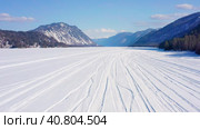 Горный Алтай зимой: Телецкое озеро. Вид с воздуха. Altai mountains in winter: Teletskoye lake. Aerial view. Стоковое видео, видеограф Евгений Романов / Фотобанк Лори
