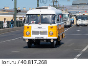 Восточногерманский автобус Robur LO 3000 на параде ретротранспорта. Международный транспортный фестиваль SPb TransportFest. Санкт-Петербург (2023 год). Редакционное фото, фотограф Виктор Карасев / Фотобанк Лори