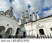Москва. Храм Рождества в Путинках летом 1646 -1652 годы (2021 год). Стоковое фото, фотограф Овчинникова Ирина / Фотобанк Лори