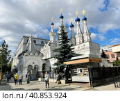 Москва. Храм Рождества в Путинках летом, 1646 -1652 годы (2021 год). Редакционное фото, фотограф Овчинникова Ирина / Фотобанк Лори