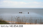 Sailors in a boat fishing with nets on a cool day. Стоковое видео, видеограф Алексей Гекало / Фотобанк Лори