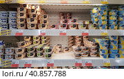 Yogurts on a shelf in a supermarket during the coronavirus epidemic (2020 год). Редакционное фото, фотограф Анна Кривицкая / Фотобанк Лори