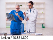 Two male doctors radiologists working in the clinic. Стоковое фото, фотограф Elnur / Фотобанк Лори