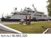 Катер связи КСВ-2168, "Андрей Первозванный"- корабль Балтийского флота ВМС РФ, г.Балтийск Калининградская обл. (2023 год). Редакционное фото, фотограф Светлана Ясинская / Фотобанк Лори