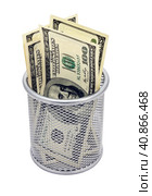 Банкноты американских долларов в канцелярском стакане. Empty container and banknotes dollar. Стоковое фото, фотограф Татьяна Д / Фотобанк Лори