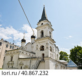 Церковь Владимира равноапостольного в Старых Садех. Лето. Москва (2023 год). Редакционное фото, фотограф E. O. / Фотобанк Лори