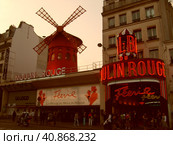 Paris, France 2 June 2007. Moulin Rouge, a classic cabaret in Paris, Located in the 18th municipal arrondissement, on Boulevard Clichy, in the red light district near Place Pigalle. Стоковое фото, фотограф Юлия Петровская / Фотобанк Лори