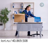 Young employee being made redundant. Стоковое фото, фотограф Elnur / Фотобанк Лори