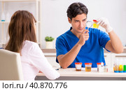 Patient visiting doctor for urine test. Стоковое фото, фотограф Elnur / Фотобанк Лори