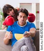 Wife unhappy that husband is watching boxing. Стоковое фото, фотограф Elnur / Фотобанк Лори