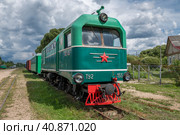 Старый советский тепловоз ТУ2 для узкоколеной железной дороги (750мм) июньский облачным днем. Музей УЖД. Тесово-Нетыльский, Новгородская область (2023 год). Редакционное фото, фотограф Виктор Карасев / Фотобанк Лори